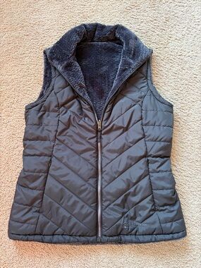Free Country reversible vest black nylon/ dark gray plush pockets women’s M